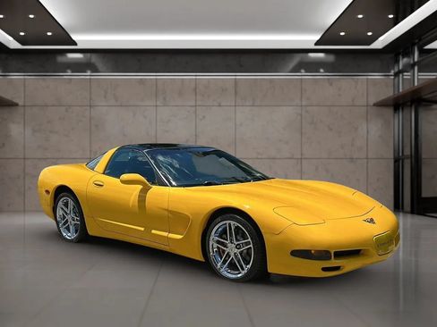 Used 2002 Chevrolet Corvette Coupe w/ Preferred Equipment Group2 RWD image 1