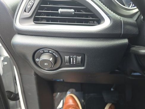 New 2026 Chrysler Pacifica Select AWD/4WD image 17