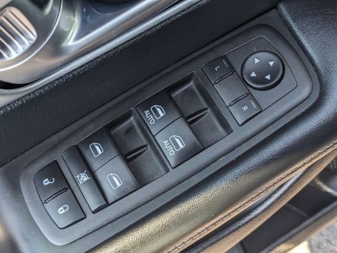 Certified 2021 Chrysler Pacifica Touring-L w/ S Appearance Package image 19