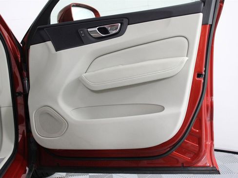 Certified 2023 Volvo XC60 B5 Core w/ Climate Package image 21