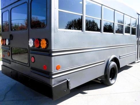 Used 2003 Ford E-450 and Econoline 450 Super Duty image 8