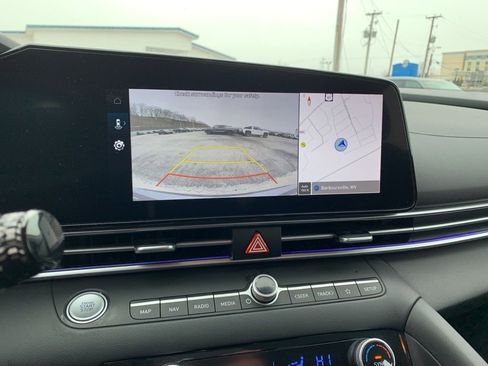 Used 2024 Hyundai Elantra SEL image 21