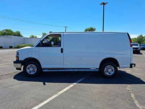 Used 2024 Chevrolet Express 2500 w/ Driver Convenience Package RWD image 7