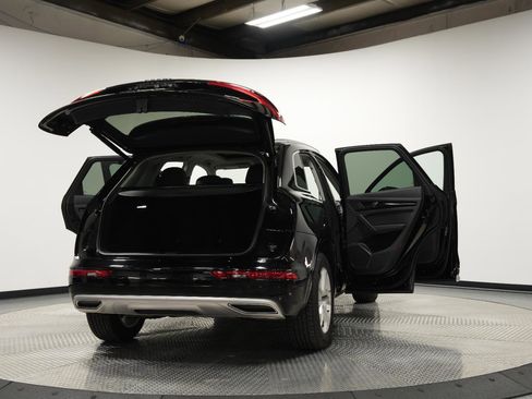 Used 2019 Audi Q5 2.0T Premium w/ Convenience Package image 12