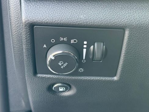 Used 2020 Jeep Grand Cherokee Limited image 30