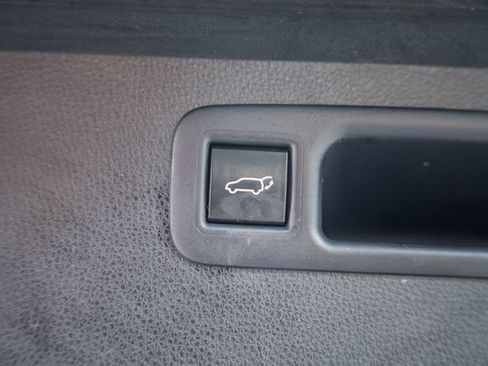 Used 2020 Toyota Highlander XLE AWD/4WD image 10
