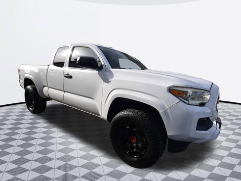 Used 2016 Toyota Tacoma SR image 2