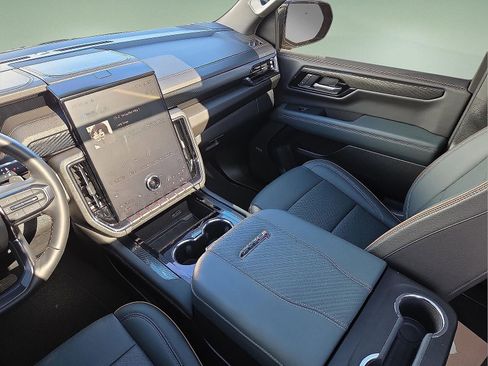 Used 2025 GMC Yukon AT4 w/ AT4 Premium Plus Package image 12