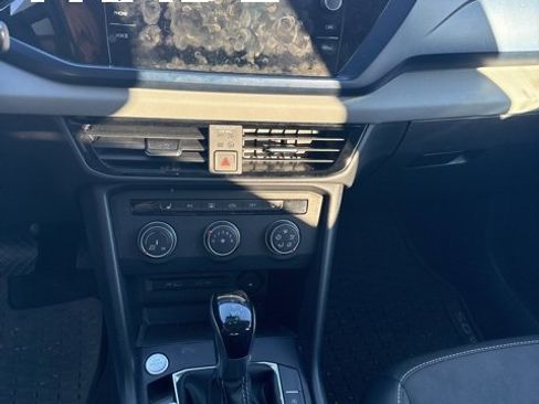 Used 2022 Volkswagen Taos SE image 6