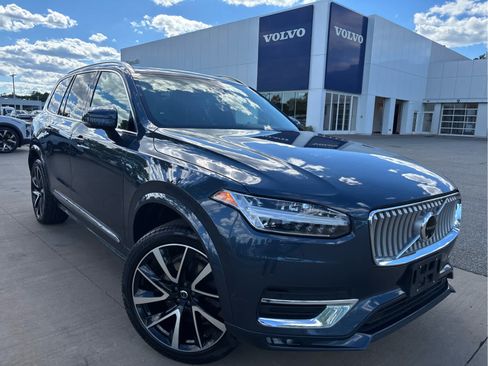 Used 2023 Volvo XC90 B5 Plus w/ Protection Package Premier AWD/4WD image 3