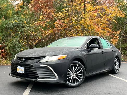 Used 2023 Toyota Camry XLE image 1