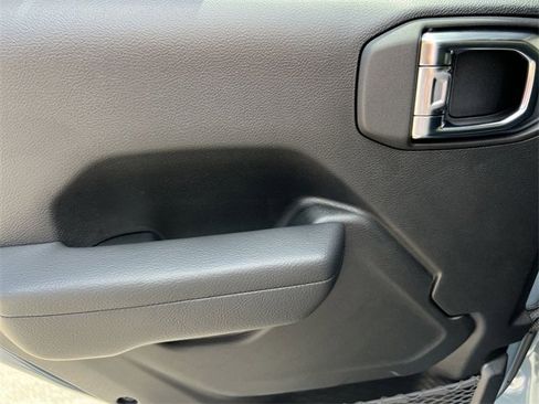 New 2025 Jeep Gladiator Sport image 19