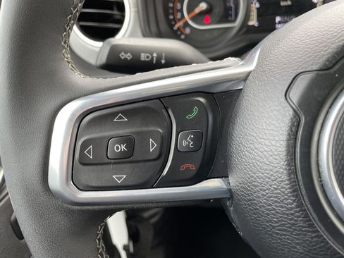 Used 2025 Jeep Wrangler Unlimited Sahara AWD/4WD image 18