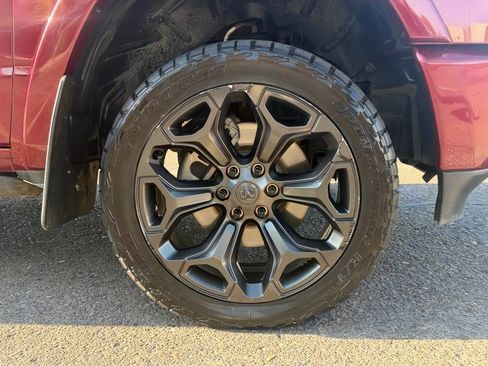 Used 2022 RAM 1500 Limited AWD/4WD image 9