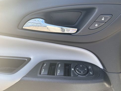 Used 2024 Chevrolet Equinox LS w/ LS Convenience Package image 20