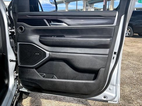 Used 2023 Jeep Wagoneer L 4WD image 19