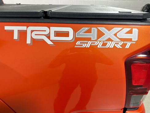 Used 2018 Toyota Tacoma TRD Sport AWD/4WD image 31