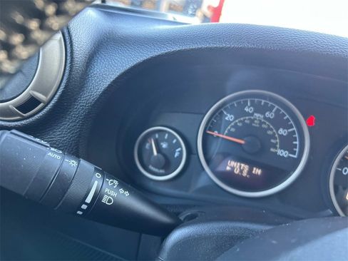 Used 2017 Jeep Wrangler Unlimited Sahara image 24