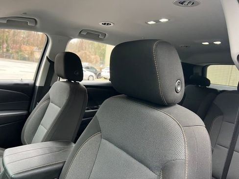 Used 2021 Chevrolet Traverse LT image 14