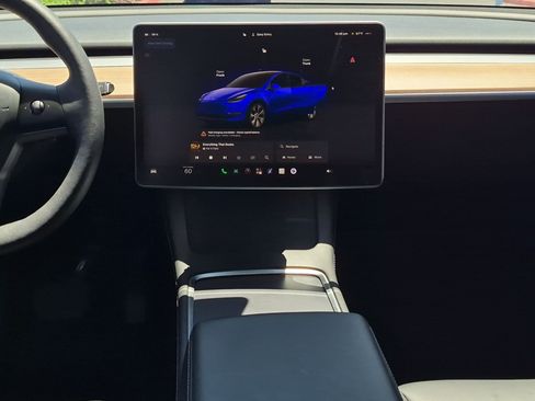 Used 2023 Tesla Model Y AWD image 29