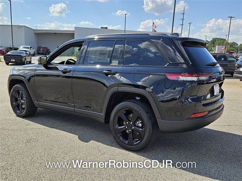 New 2025 Jeep Grand Cherokee Altitude image 8