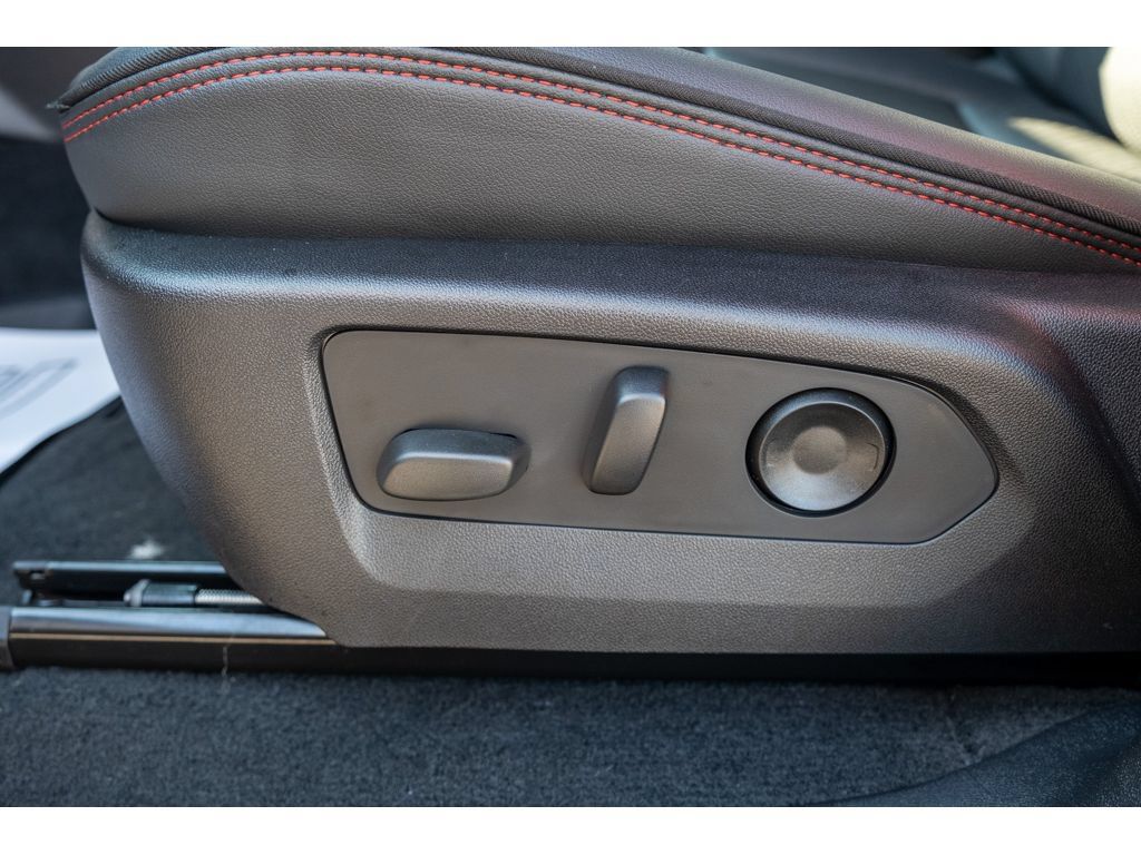 New 2026 GMC Canyon AT4X w/ LPO, Black Badging Package AWD/4WD image 15