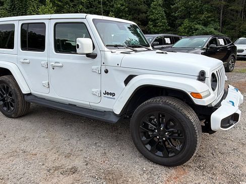 Used 2021 Jeep Wrangler Unlimited Sahara AWD/4WD image 5