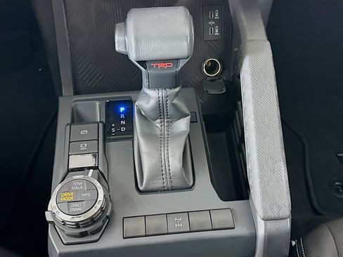 Used 2024 Toyota Tacoma TRD Off-Road image 24