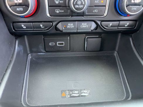 Used 2023 Chevrolet Suburban LT w/ Luxury Package RWD image 25