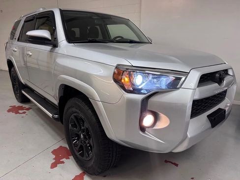 Used 2015 Toyota 4Runner SR5 AWD/4WD image 1