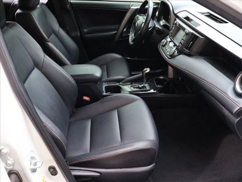 Used 2018 Toyota RAV4 SE w/ Power Extra Value Package AWD/4WD image 28