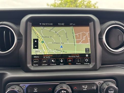 Used 2022 Jeep Wrangler Unlimited Rubicon 4xe AWD/4WD image 19