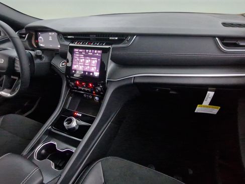 New 2025 Jeep Grand Cherokee L Altitude image 26