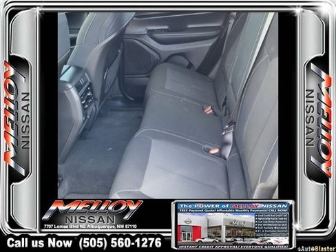 Used 2025 Jeep Grand Cherokee Laredo image 9