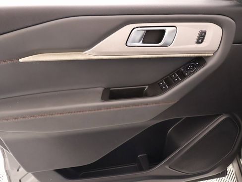 Used 2025 Ford Explorer Active w/ Active Comfort Package image 17