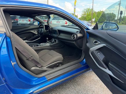 Used 2017 Chevrolet Camaro LT image 10