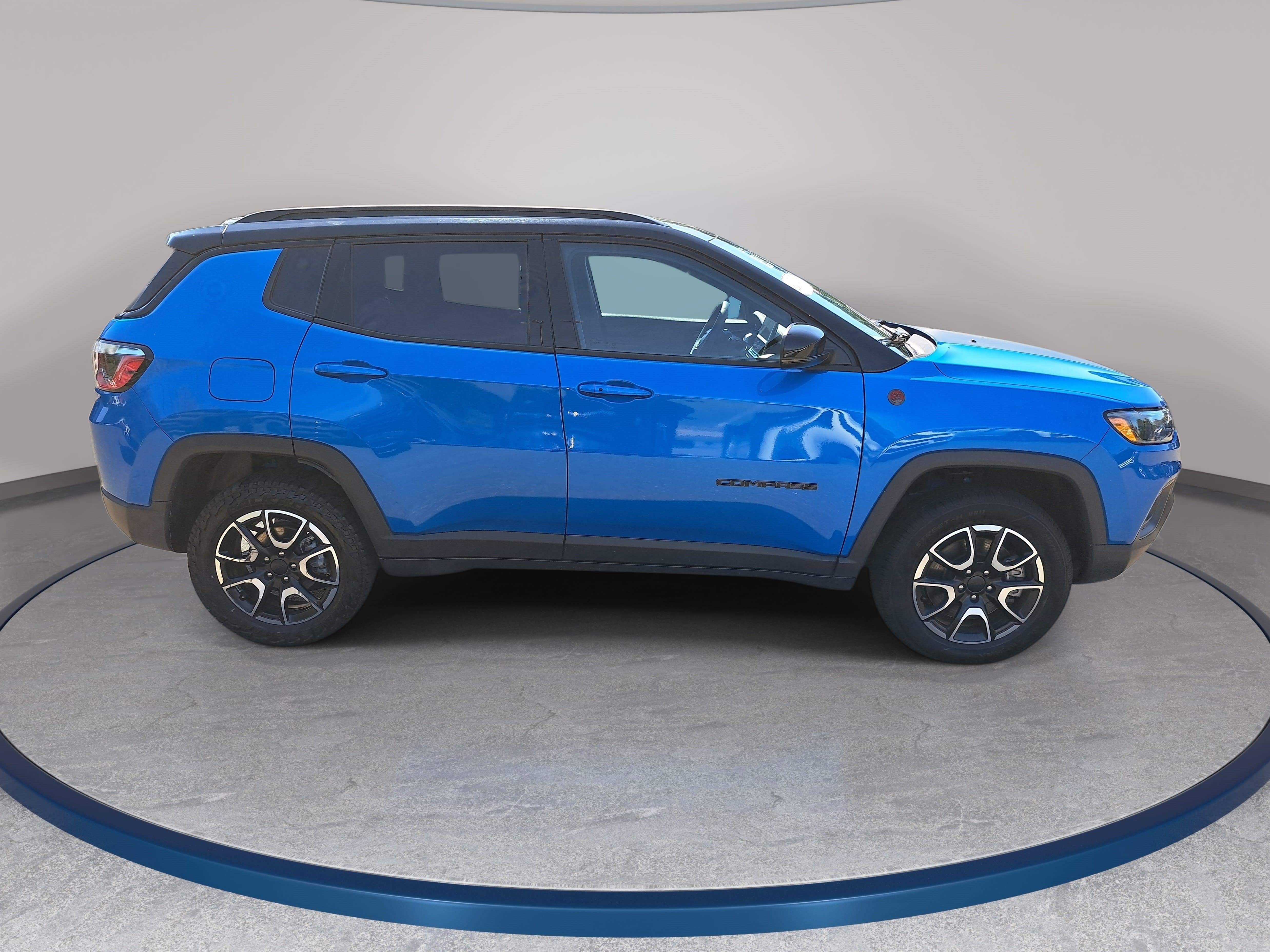 Used 2024 Jeep Compass Trailhawk AWD/4WD image 4