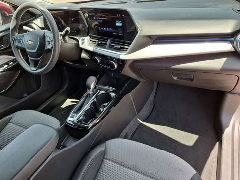 Used 2025 Chevrolet Trax LT FWD image 27