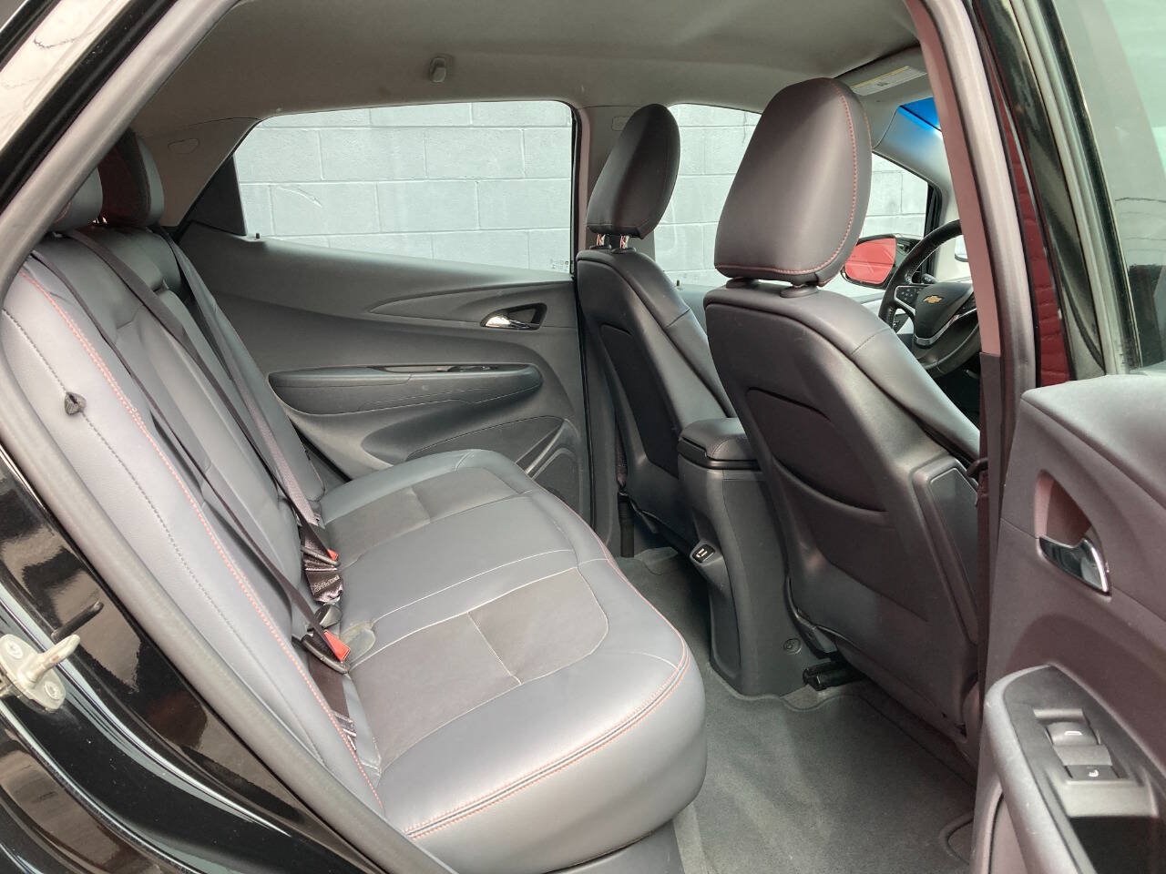 Used 2017 Chevrolet Bolt Premier w/ Driver Confidence II Package FWD image 11