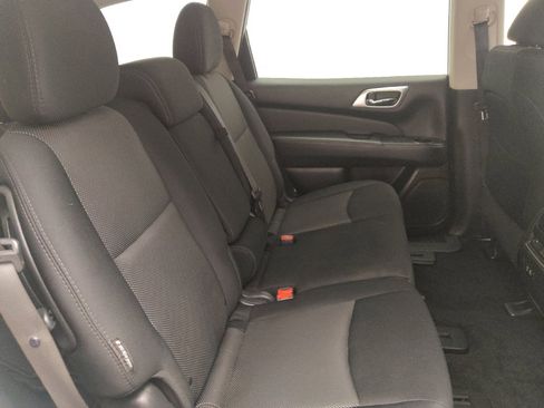 Used 2020 Nissan Pathfinder S image 19