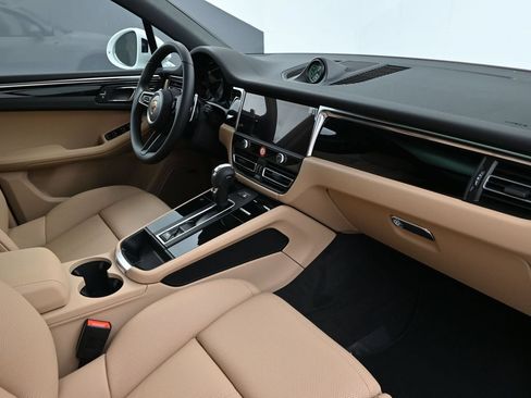 Certified 2026 Porsche Macan AWD/4WD image 14