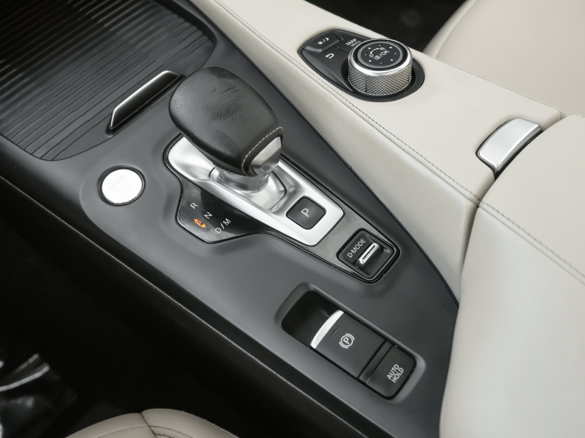 Used 2020 INFINITI QX50 Luxe w/ Navigation Package FWD image 13