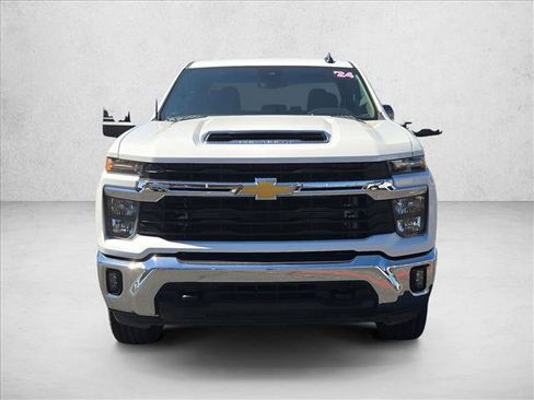 Used 2024 Chevrolet Silverado 2500 LT w/ Convenience Package AWD/4WD image 2