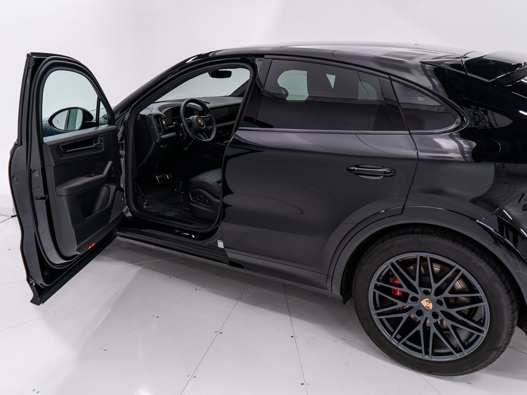 Used 2026 Porsche Cayenne GTS AWD/4WD image 9