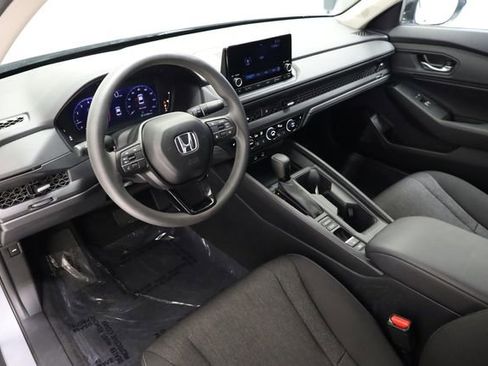 Used 2025 Honda Accord SE image 10