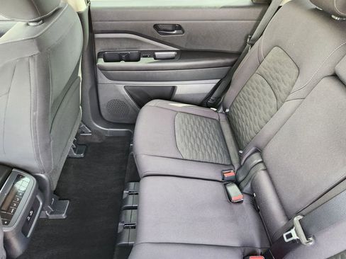 Used 2025 Nissan Pathfinder SV image 12