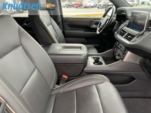 Used 2024 Chevrolet Suburban Premier image 11
