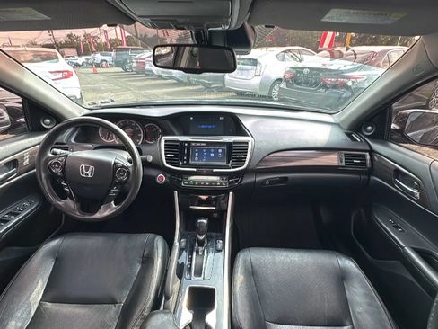 Used 2016 Honda Accord Touring image 22