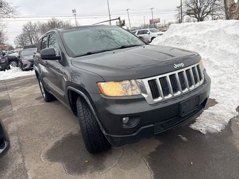 Used 2011 Jeep Grand Cherokee Laredo image 2