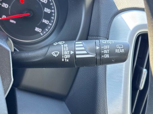 Used 2023 GMC Terrain SLE w/ Driver Convenience Package image 10